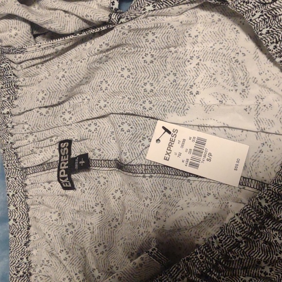 Woman's off the shoulder sun dress - Picture 5 of 7